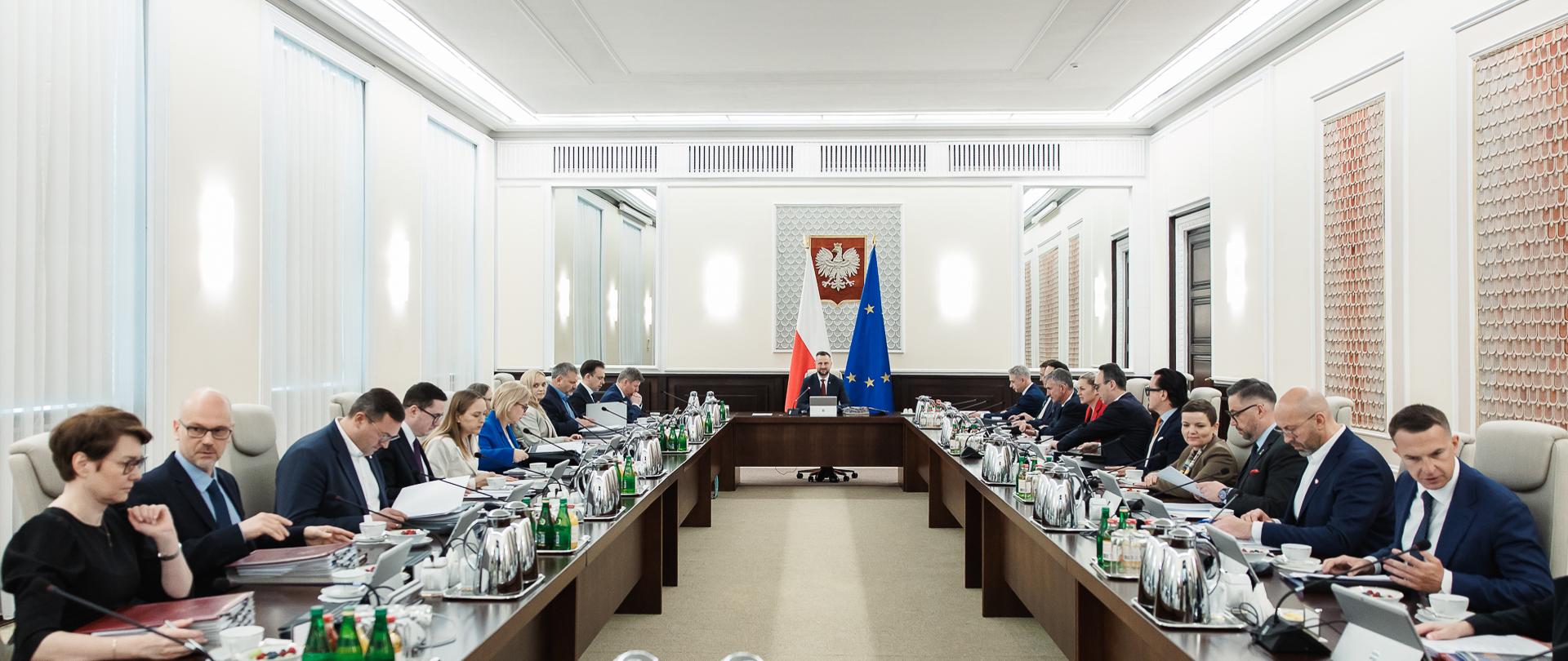 Ministrowie podczas posiedzenia Rady Ministrów pod przewodnictwem Wicepremiera, Ministra Obrony Narodowej Władysława Kosiniaka-Kamysza