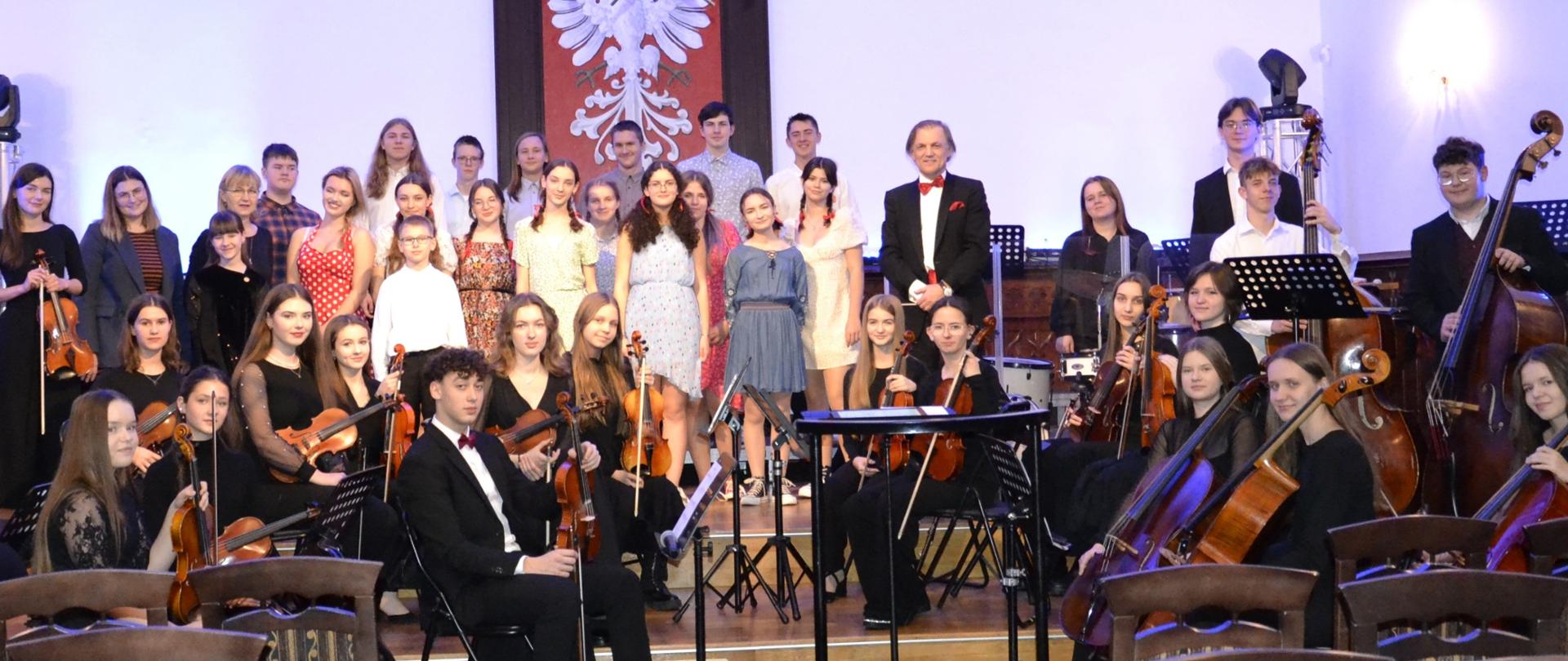 uczestnicy poranków muzycznych dla przedszkoli i szkół podstawowych z Mielca podczas koncertu na sali Królewskiej PSM w Mielcu