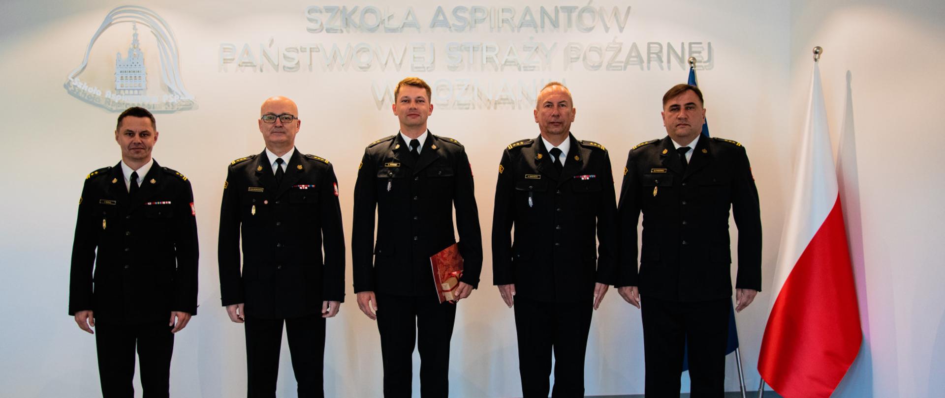 Gratulacje dla funkcjonariusza SA PSP w Poznaniu z okazji promocji oficerskiej