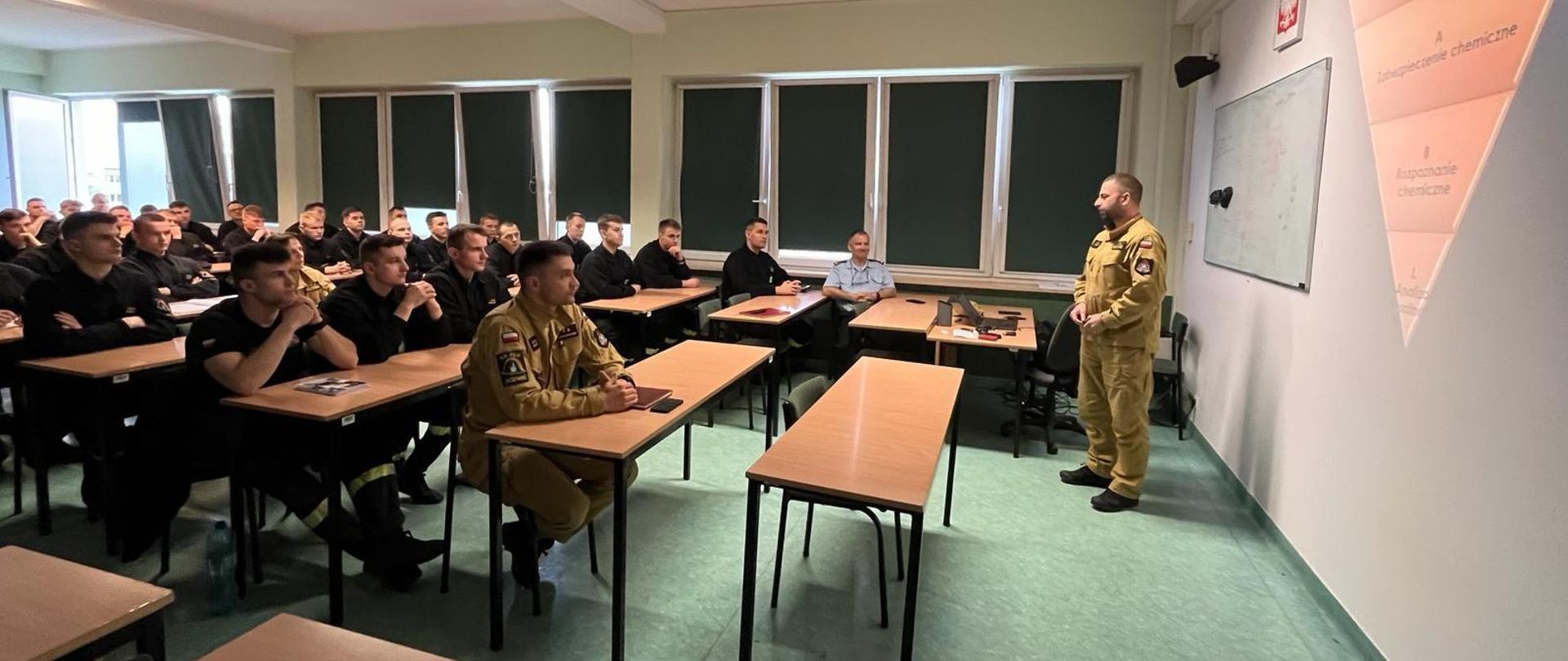 Zajęcia uzupełniające z zakresu organizacji działań z obszaru ratownictwa chemicznego.