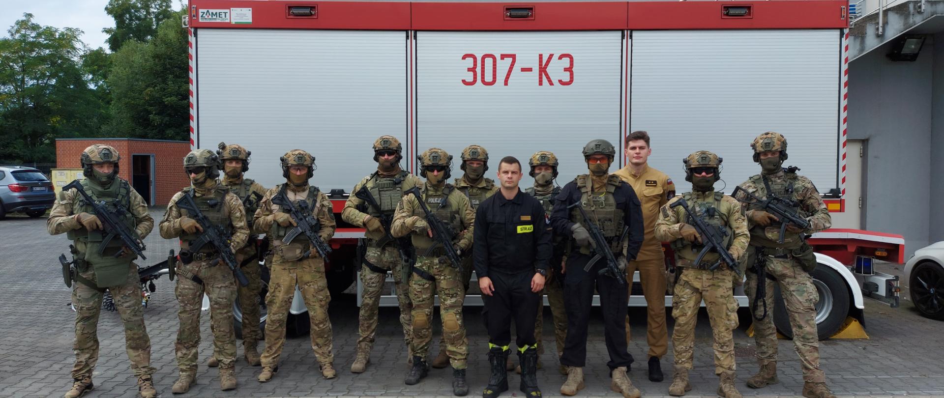 Ćwiczenia jednostki SPAP na torze FireTrap na terenie JRG 7 Wrocław