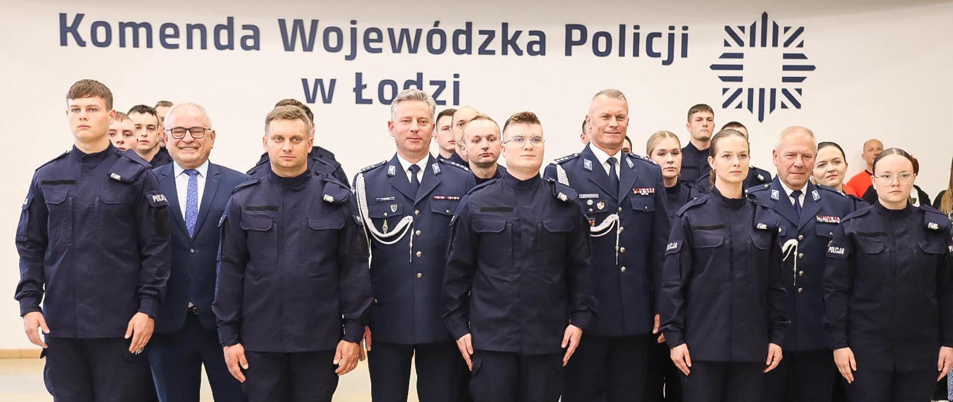 Pamiątkowe zdjęcie uczestników wydarzenia 
