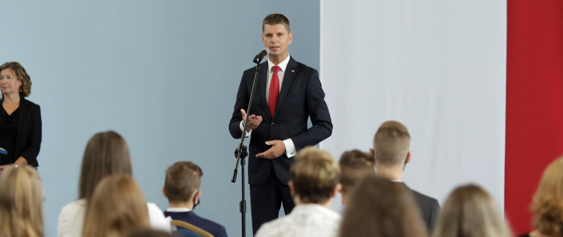 Inauguracja nowego roku szkolnego z udziałem kierownictwa MEN
