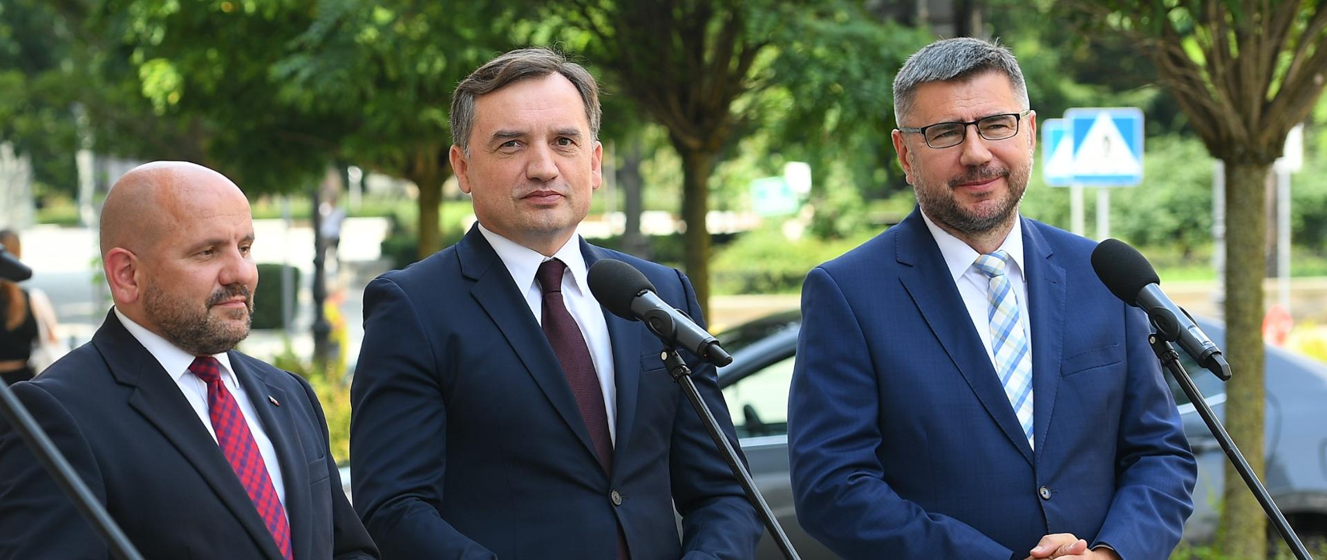 Minister Sprawiedliwości przed Prokuraturą Okręgową w Kielcach
