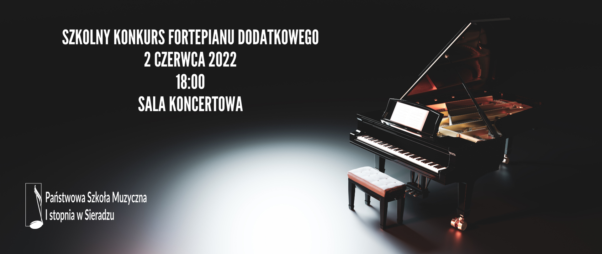 Na czarnym tle fortepian na scenie. Miejsce pianisty puste, oświetlone reflektorem punktowym. W lewym dolnym rogu logo PSM I st. w Sieradzu. W lewym, górnym rogu napis: Szkolny Konkurs Fortepianu Dodatkowego. 2 czerwca 2022, 18:00, Sala Koncertowa.