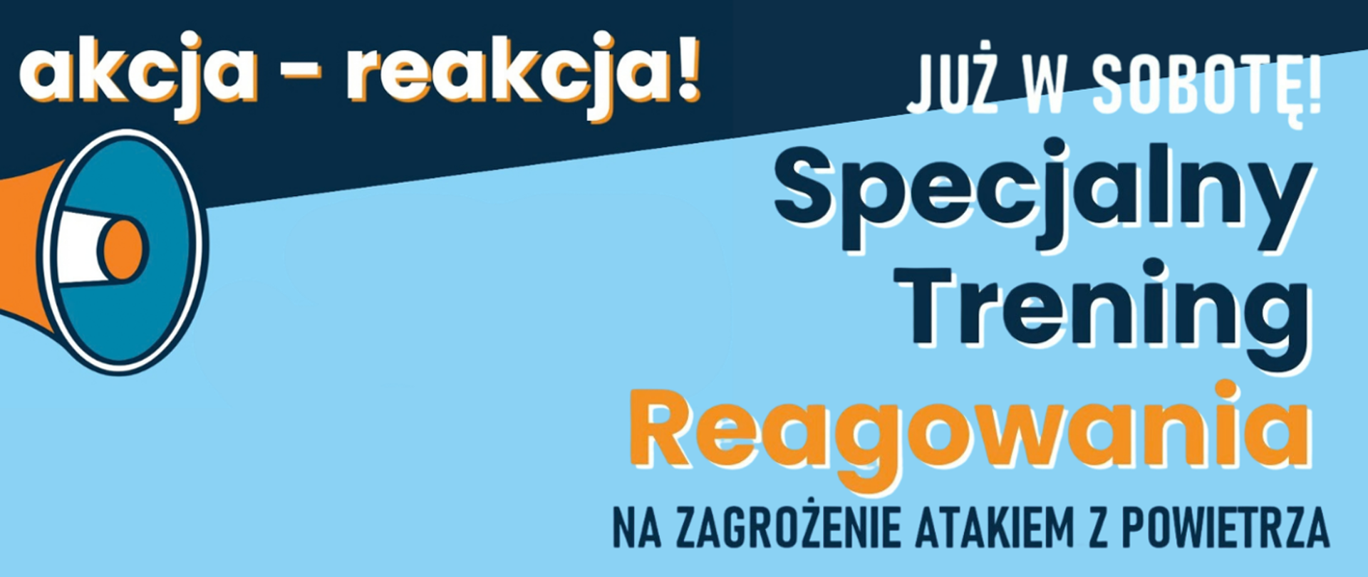 Grafika informacyjna zapowiadająca „Specjalny Trening Reagowania na zagrożenie atakiem z powietrza” pod hasłem „akcja – reakcja!”. Plakat ma jasnoniebieskie tło, w lewym górnym rogu odcięte ciemniejszym, ukośnym pasem. Po lewej stronie umieszczono rysunek pomarańczowo-niebieskiego megafonu. Napisy wykonano w kolorach białym, czarnym i pomarańczowym, a tekst informuje, że wydarzenie odbędzie się „już w sobotę”.