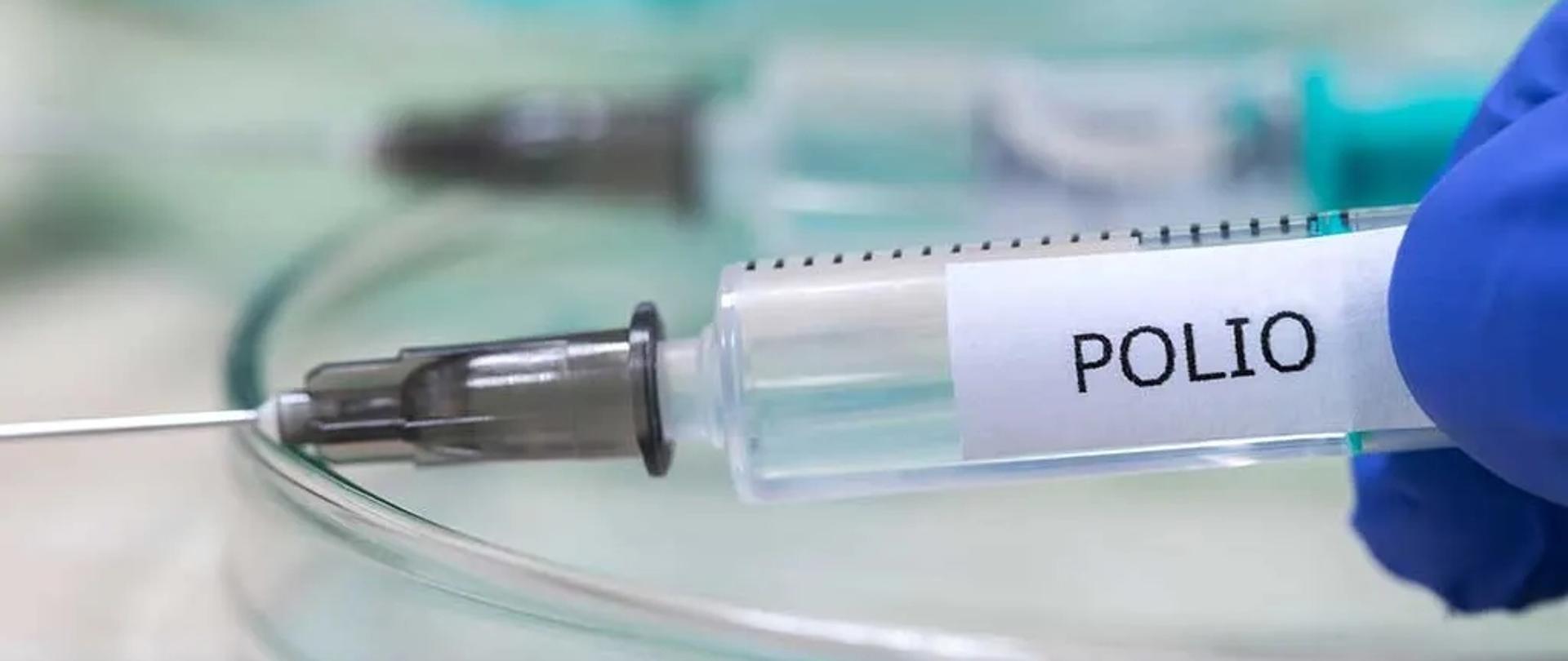 Strzykawka z napisem Polio