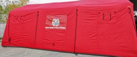 czerwony namiot z logiem państwowej straży pożarnej raz napisem państwowa straż pożarna