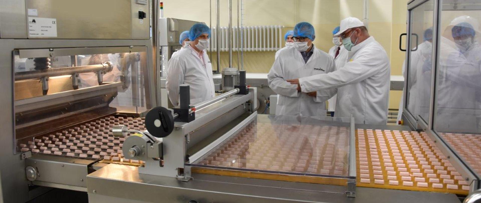 Minister Artur Soboń z wizytą w Fabryce Cukierków "Pszczółka"