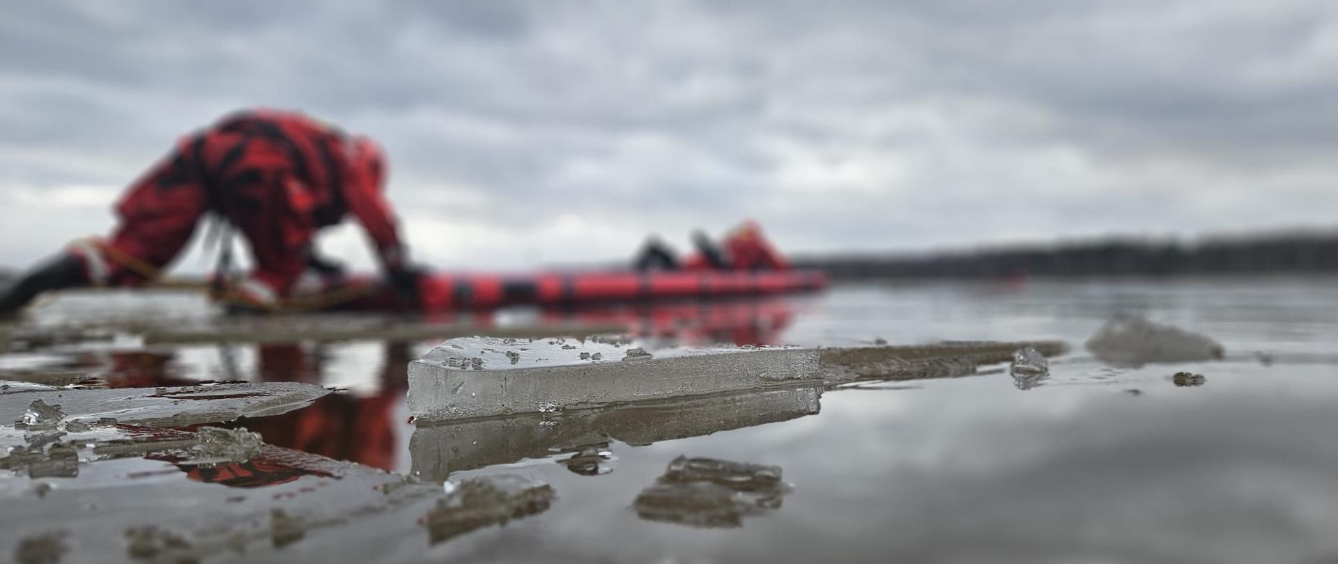 Ćwiczenia lodowe strażaków KM PSP Tychy