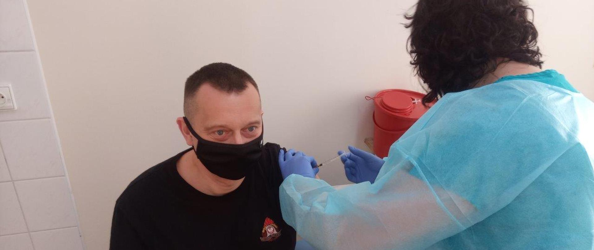 Szczepienie funkcjonariuszy przeciw COVID-19