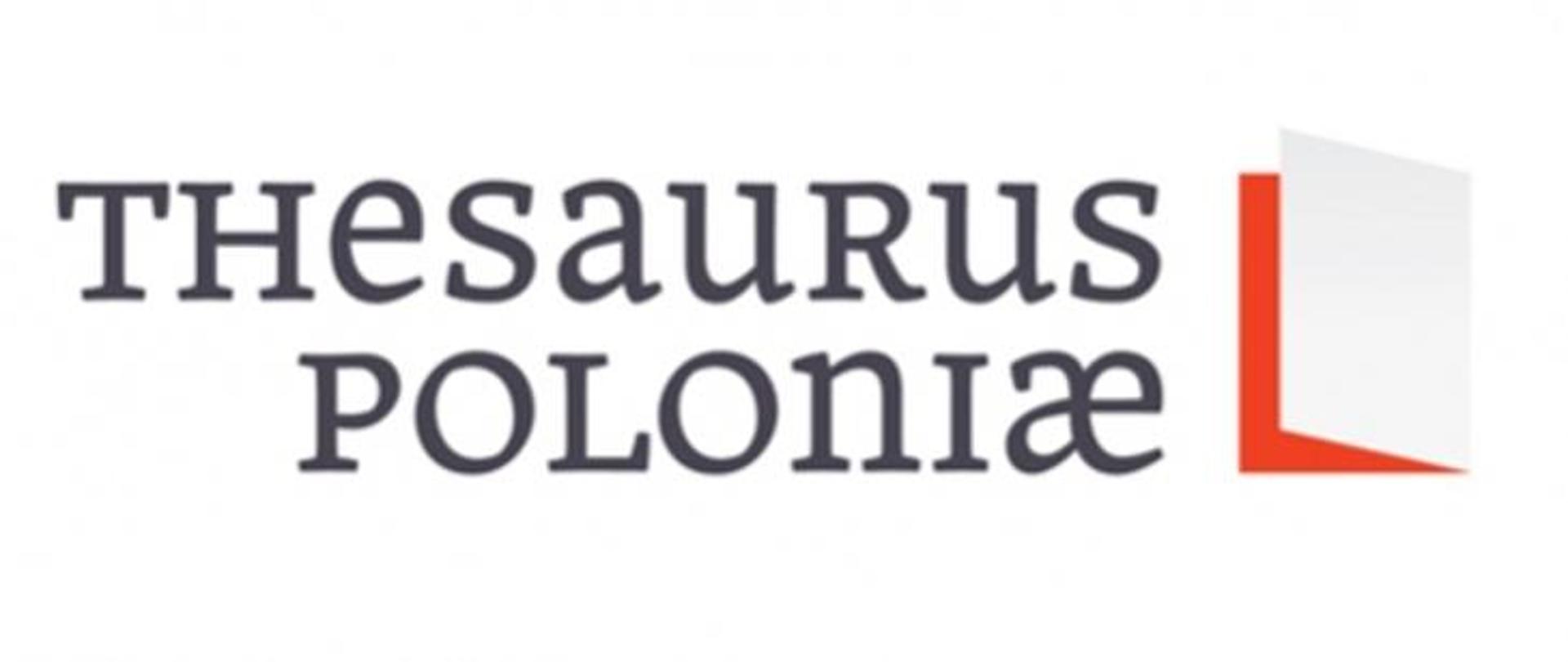 Logo programu Thesaurus Poloniae w formie czarnego napisu na białym tle, z boku grafika nawiązująca do polskiej flagi