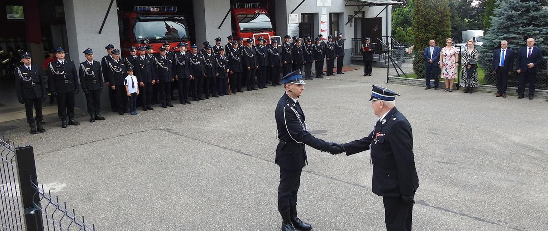 130-lecie OSP Biskupiec uroczysta zbiórka