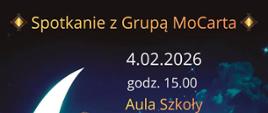Plakat zapraszający na spotkanie z Grupą MoCarta. Informacja o wydarzeniu organizowanym przez Państwową Szkołę Muzyczną I i II stopnia im. I. J. Paderewskiego w Stalowej Woli. Spotkanie odbędzie się 4 lutego 2026 roku o godzinie 15:00 w auli szkoły. Na plakacie czterej muzycy Grupy MoCarta w strojach koncertowych siedzą na półksiężycu, trzymając instrumenty smyczkowe, na tle nocnego nieba.
