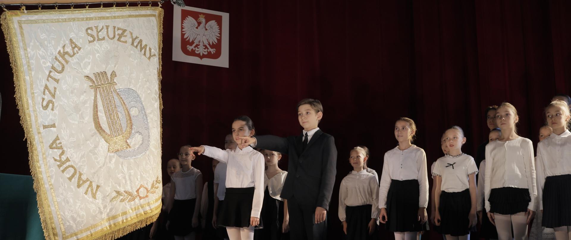 Dzień Edukacji Narodowej, zdjęcie z uroczystości w auli szkoły, fotografia: Yassen Hristov