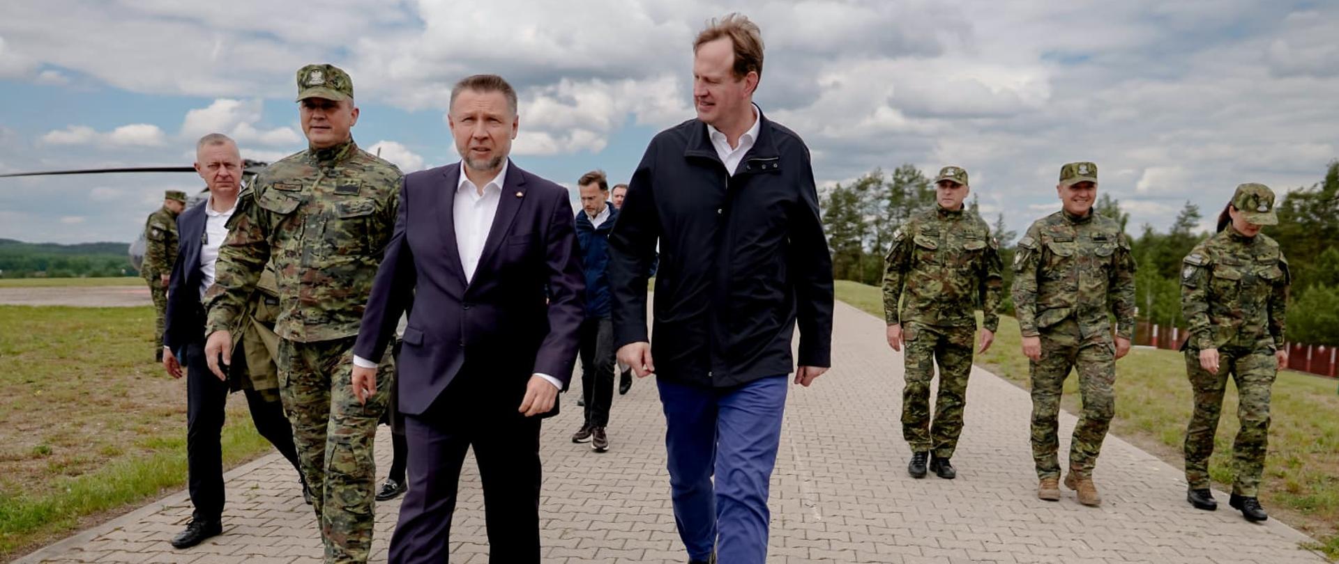 Wizyty Ministrów Spraw Wewnętrznych PL i IE na polsko-białoruskim przejściu granicznym Kuźnica Białostocka-Bruzgi
