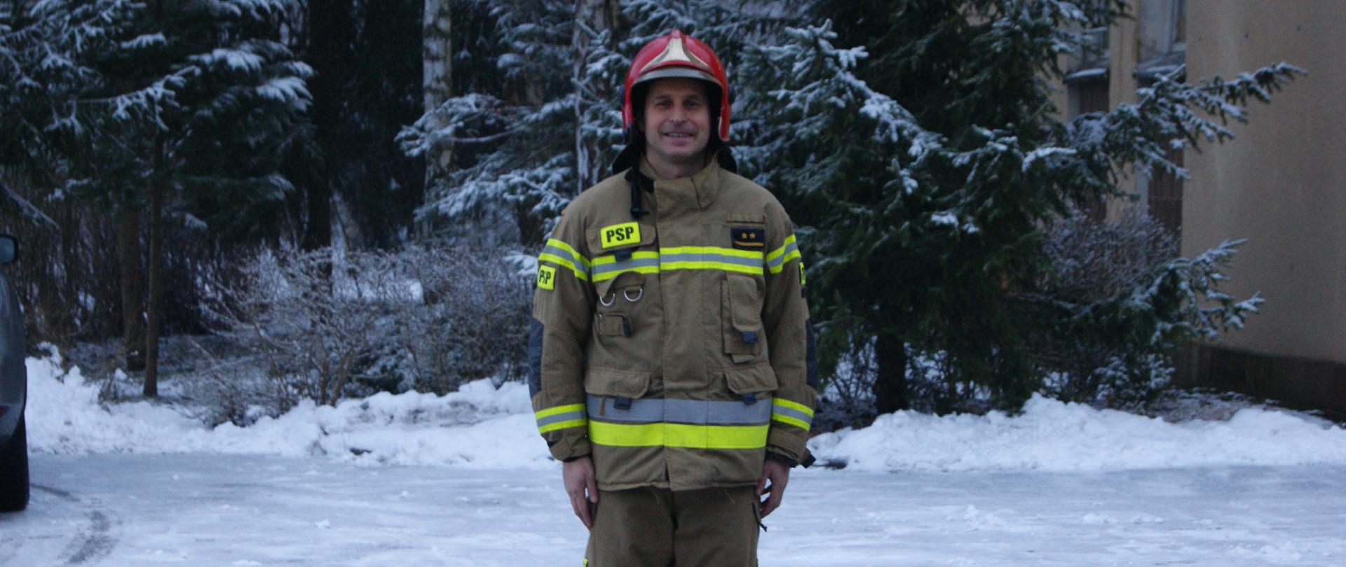 Mł. kpt. Piotr Kwapisz w umundurowaniu bojowym przez JRG2 podczas ostatniej zmiany służbowej