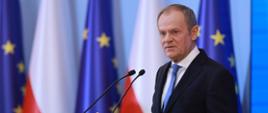 Premier Donald Tusk podczas konferencji prasowej.