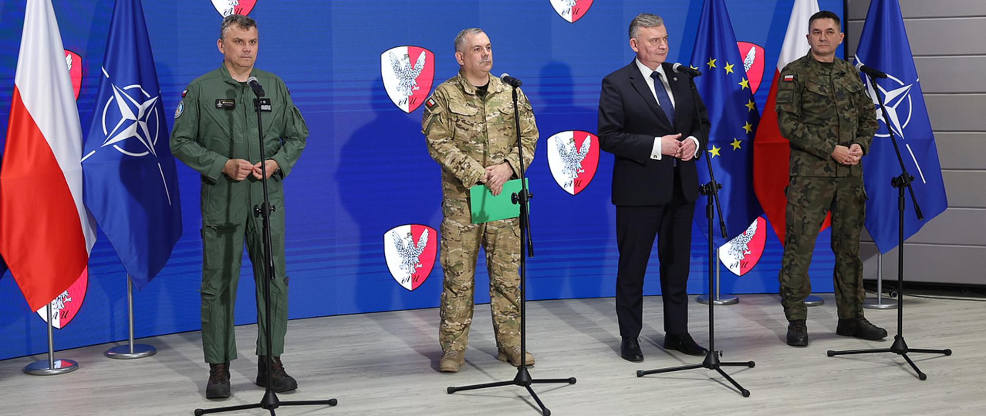 6 czerwca 2025 r. w Wojskowym Centrum Edukacji Obywatelskiej w Warszawie, odbył się briefing prasowy Pawła Bejdy, sekretarza stanu w MON, gen. bryg. Artura Kuptela, szefa Agencji Uzbrojenia oraz gen. Wiesława Kukuły, szefa Sztabu Generalnego Wojska Polskiego. Fot. Monika Dwulatek/WCEO