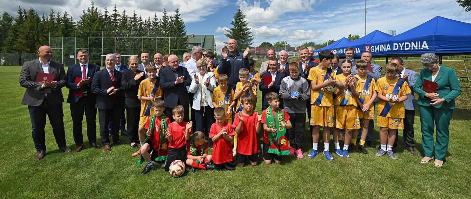 Zdjęcie przedstawia uczestników spotkania