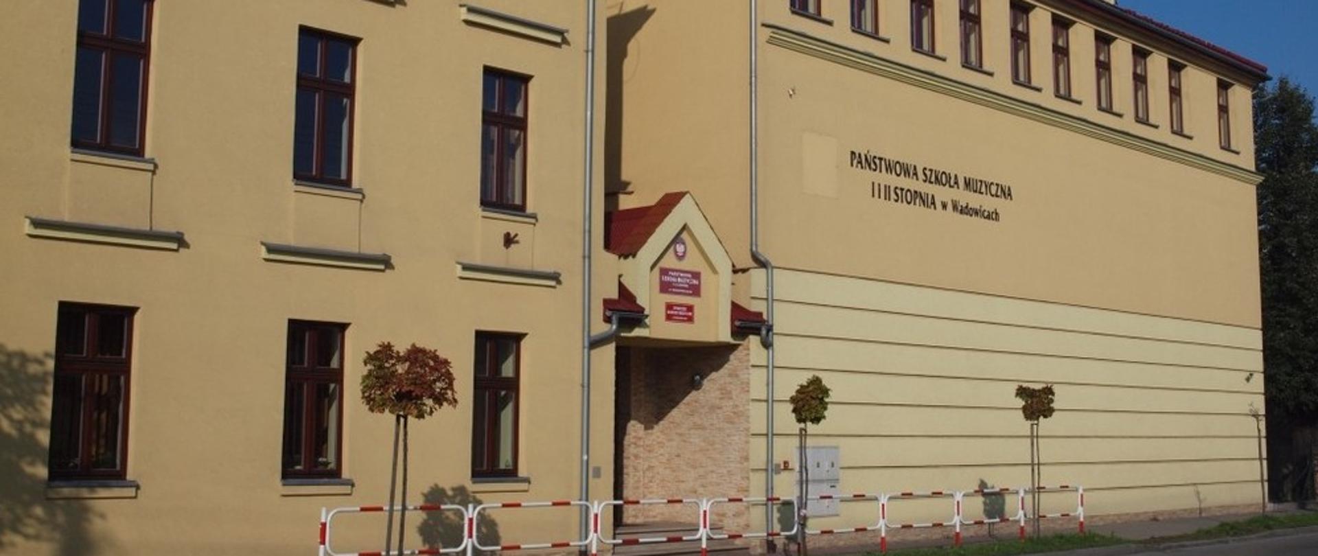 Budynek Państwowej Szkoły Muzycznej I i II stopnia w Wadowicach na ul. Legionów 11, 34-100 Wadowice