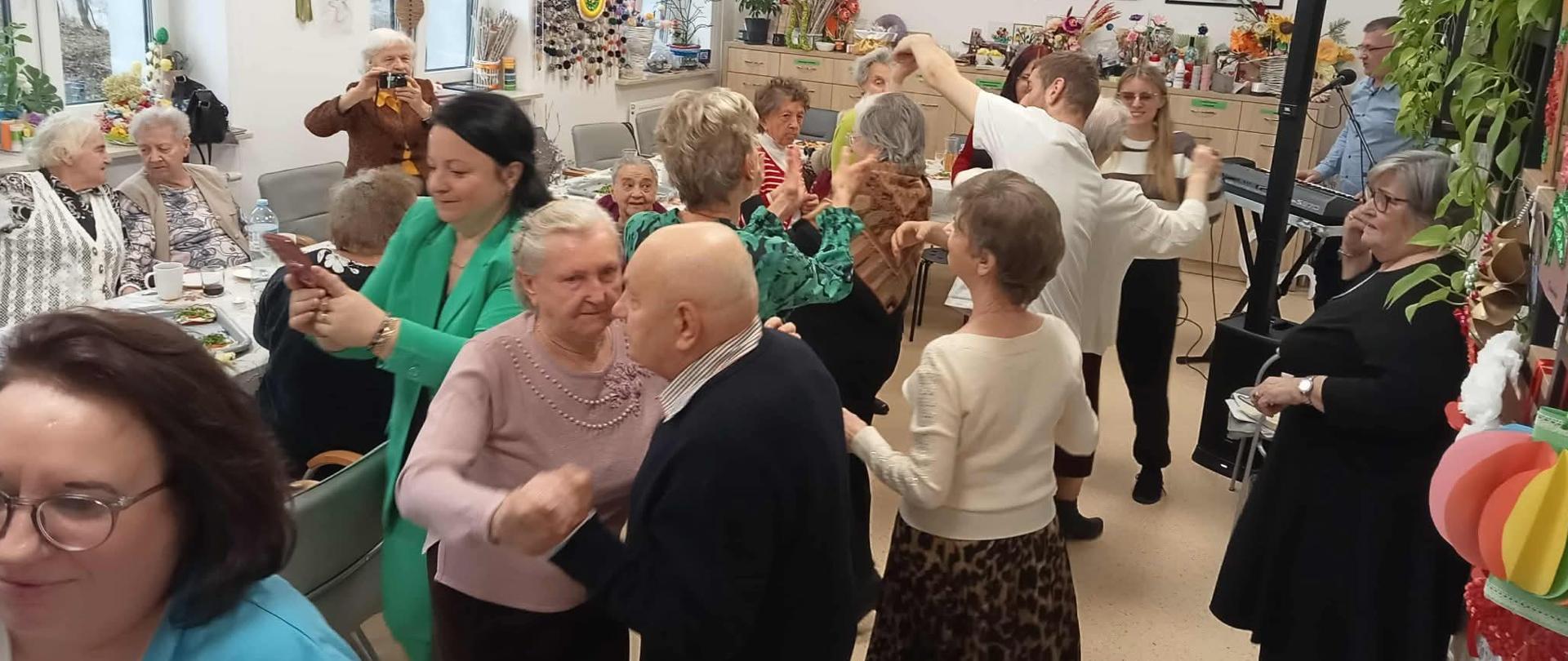 Andrzejki w Dziennym Domu Seniora we Włodawie