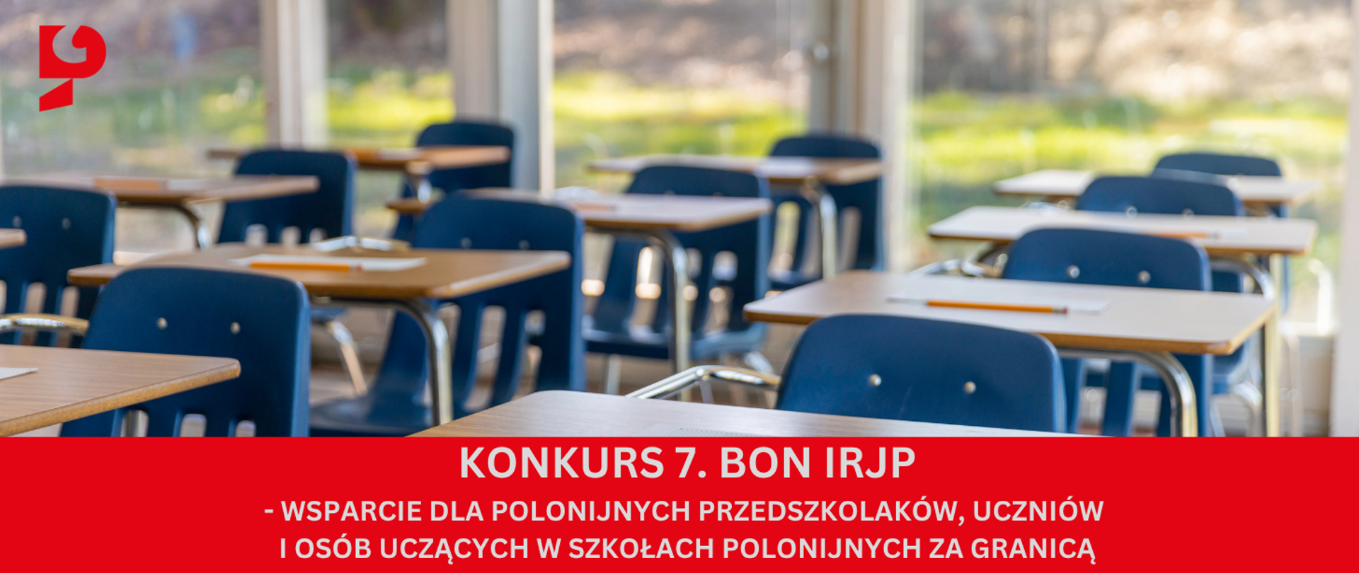 Klasa z widokiem na stoliki i krzesła