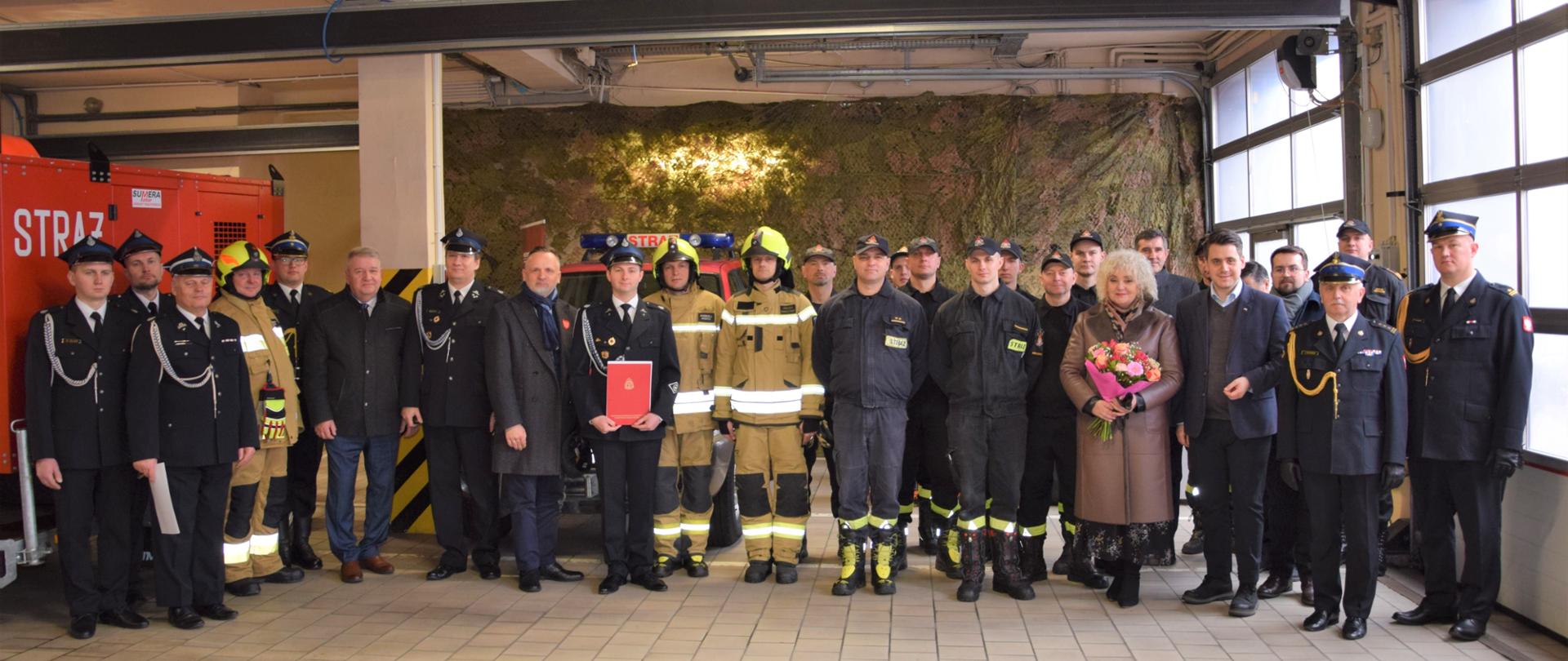Przekazanie pojazdu i sprzętu pożarniczego dla jednostek OSP w powiecie mińskim