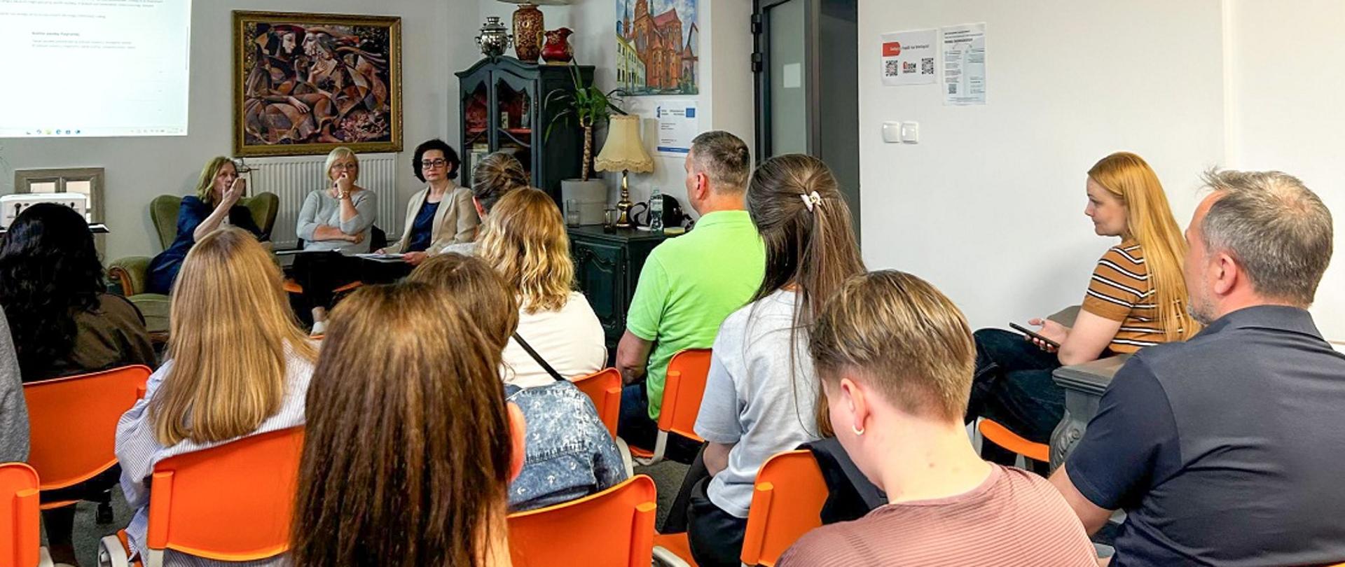 Ekspertki z I US w Białymstoku na spotkaniu o tematyce podatkowej w Fundacji OKNO NA WSCHÓD