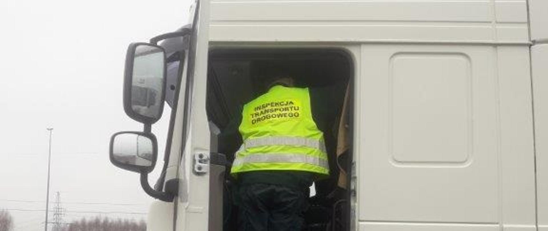 Inspektor przy pracy