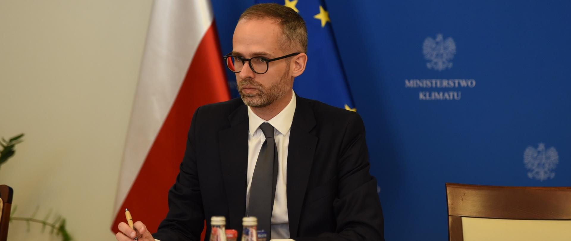 Wiceminister Guibourgé-Czetwertyński podczas nieformalnej wideokonferencji Ministrów UE ds. środowiska i klimatu