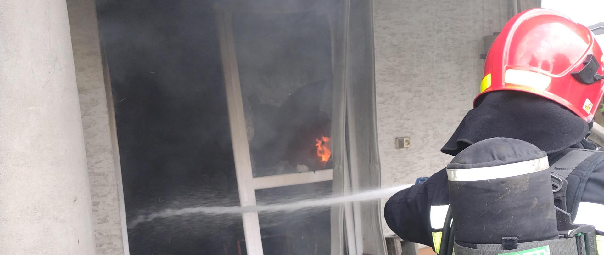 Pożar w budynku mieszkalnym w Szewnie