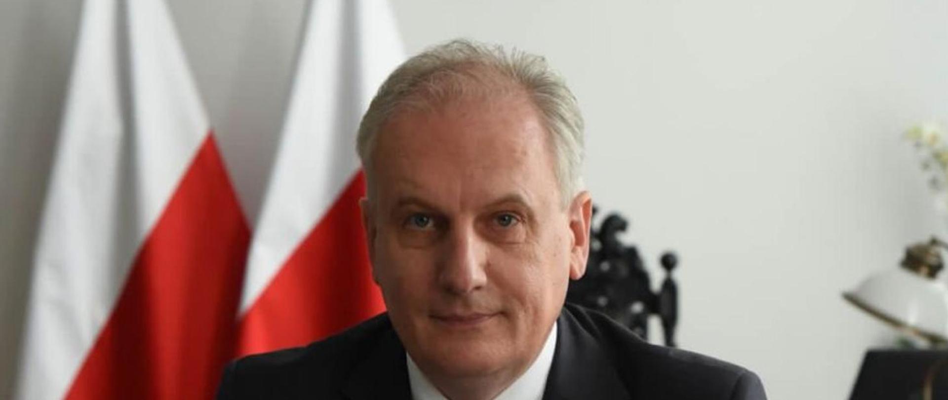 "Zdjęcie przedstawia wojewodę pomorskiego Dariusza Drelicha."