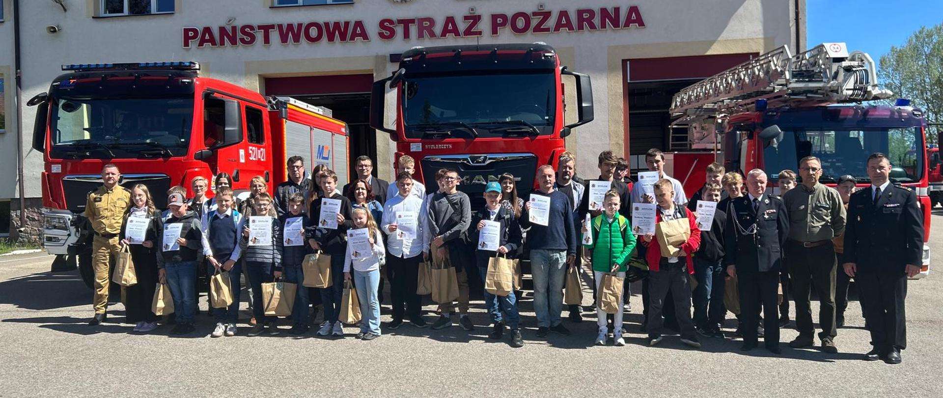 Ogólnopolski Turniej Wiedzy Pożarniczej „Młodzież Zapobiega Pożarom” - zdjęcie grupowe