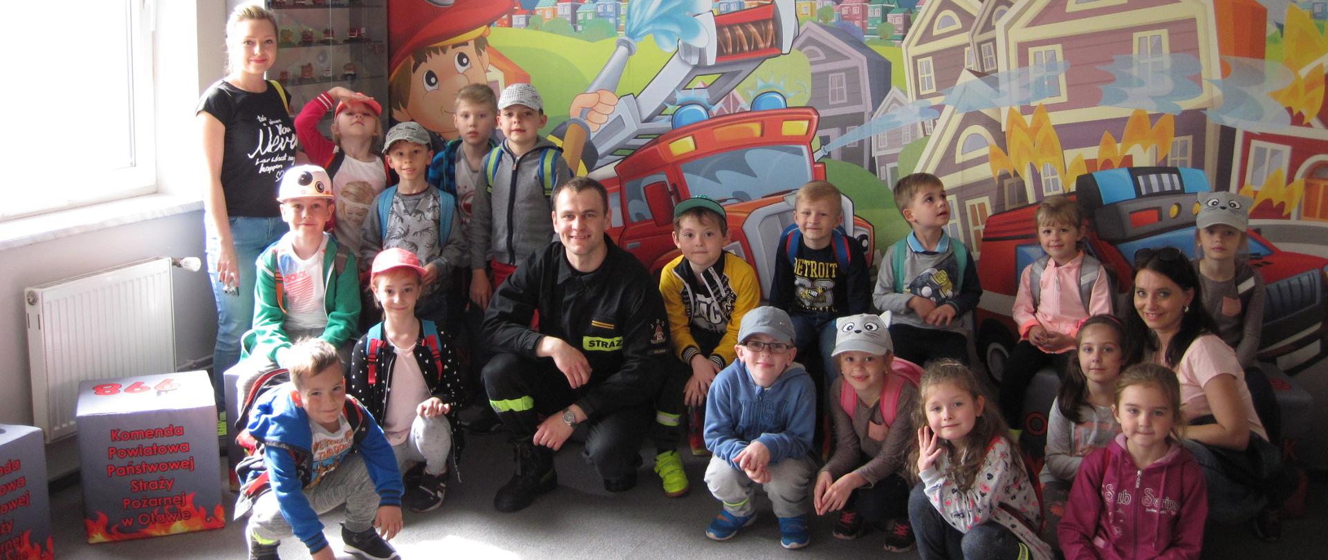 Sala edukacyjna Ognik wraz z odwiedzającymi dziećmi