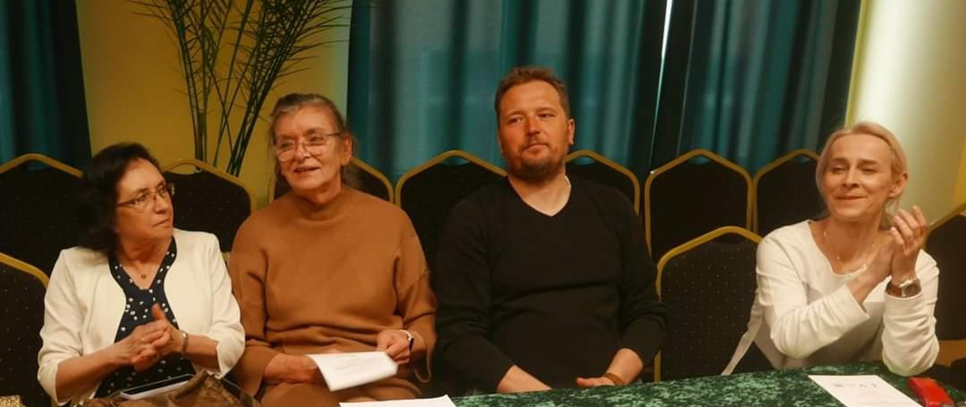 Konkursowa komisja złożona z nauczycieli fortepianu w naszej szkole.