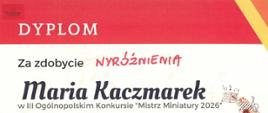 Zdjęcie przedstawia dyplom zdobyty na III Ogólnopolskim Konkursie "Mistrz Miniatury 2026". U góry i na dole czerwone tło. Po środku informacje dotyczące laureata oraz graficzny rysunek przedstawiający skrzypce, nuty i metronom.