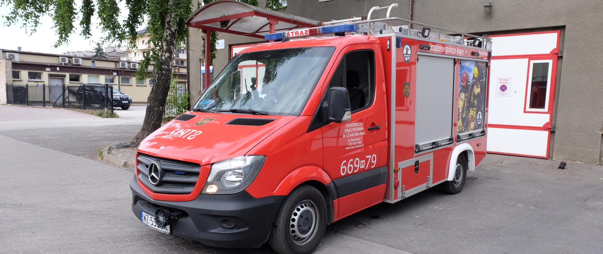 Samochód GLBA 0,4/0,6/20 Mercedes-Benz COBRA 100