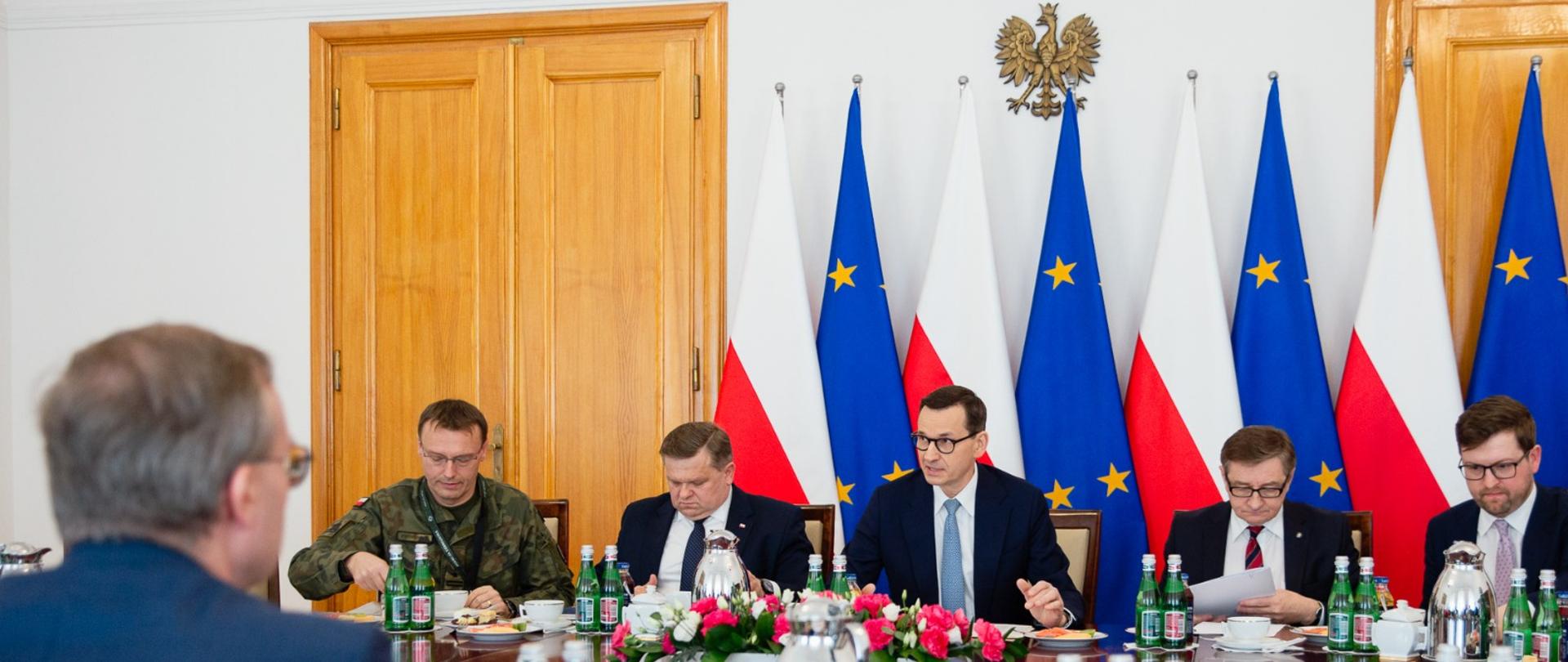 Premier Mateusz Morawiecki podczas posiedzenia Komitetu Sterującego "Narodowa Rezerwa Amunicyjna".