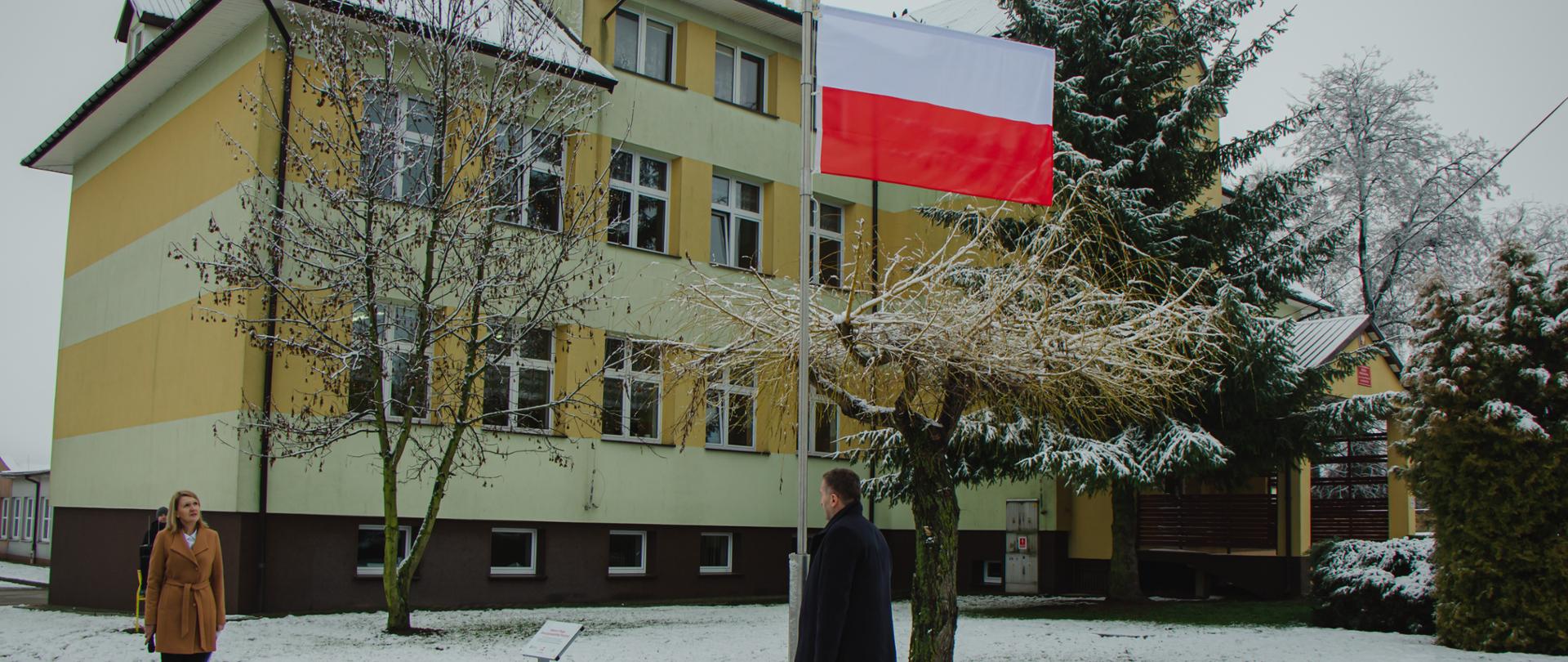 "Pod biało-czerwoną" - maszt z polską flagą stanął w Zawadach