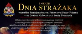 Na zdjęciu widać nocną akcję gaśniczą dużego pożaru w obiekcie przemysłowym. W tle unosi się intensywny, pomarańczowy blask płomieni oraz gęsty dym. Strażacy gaszą ogień – z lewej strony widać wysięgnik z drabiną, z którego podawany jest strumień wody.
Na pierwszym planie stoi duża ciężarówka z cysterną do przewozu wody, oświetlona światłami pojazdów ratunkowych. Obok znajdują się inne wozy strażackie z włączonymi sygnałami świetlnymi.
W centrum kadru widać duży, cylindryczny zbiornik przemysłowy, a wokół niego elementy infrastruktury zakładu. Całość wskazuje na poważny pożar na terenie zakładu przemysłowego lub magazynowego, z intensywną akcją ratunkową w toku.
