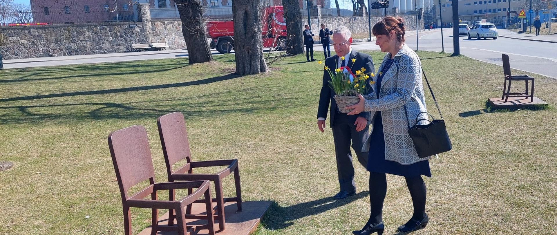 Złożenie żonkili , Oslo- Wybuch Powstania w Getcie Warszawskim