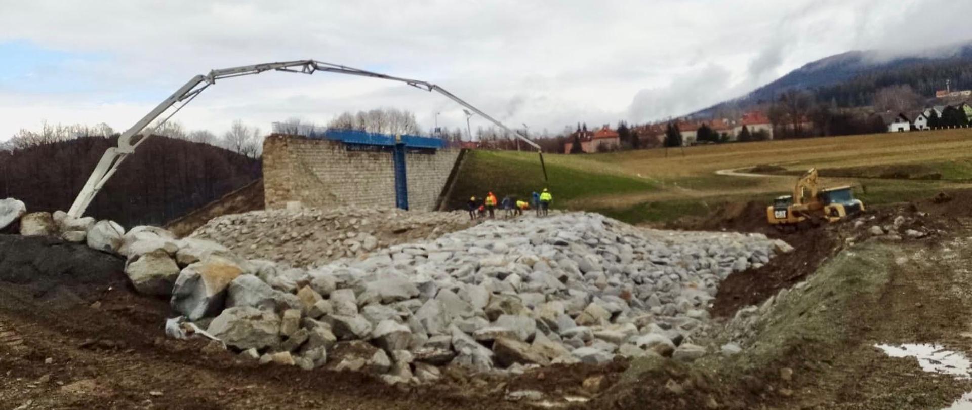 Finał prac zabezpieczających zbiornik Stronie Śląskie