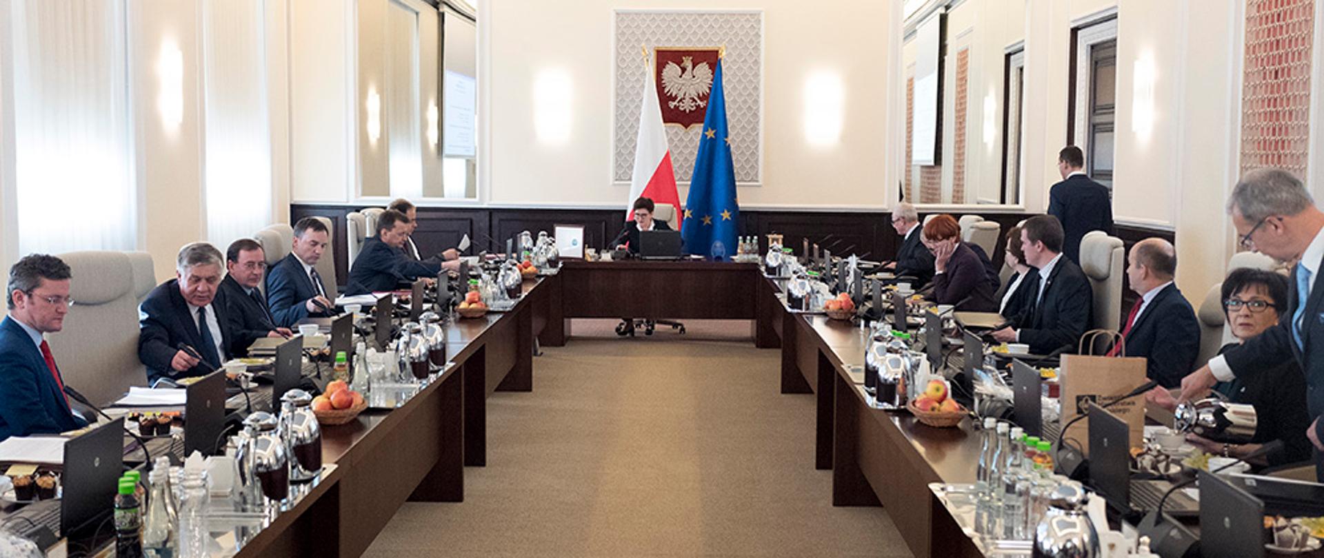 Na zdjęciu znajdują się uczestnicy posiedzenia Rady Ministrów
