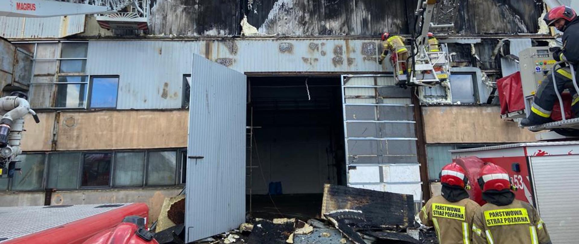 Pożar hali magazynowej w Brzegu przy ul. Grobli