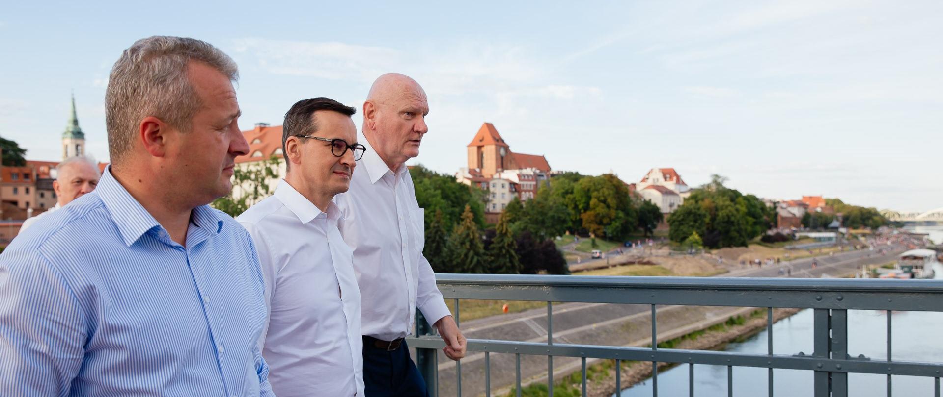 Premier Mateusz Morawiecki z wizytą na terenie nowych inwestycji w Toruniu