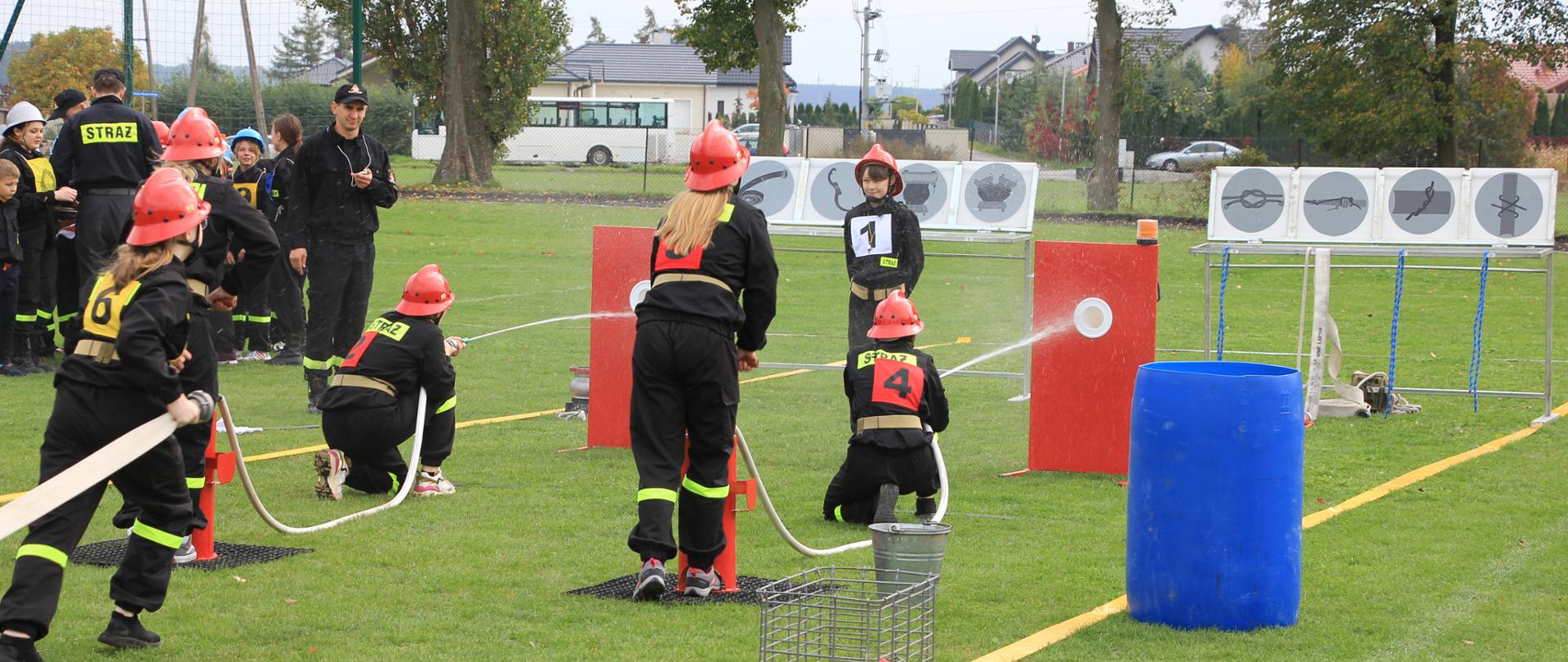 Młodzieżowa drużyna pożarnicza na torze CTIF.