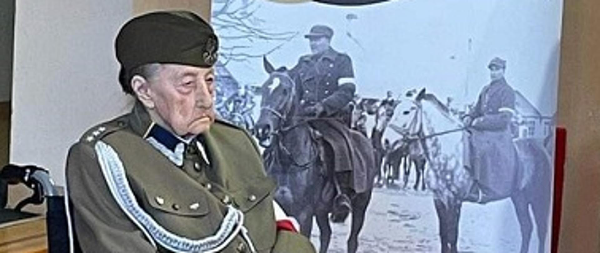 jubilatka w fotelu na kółkach