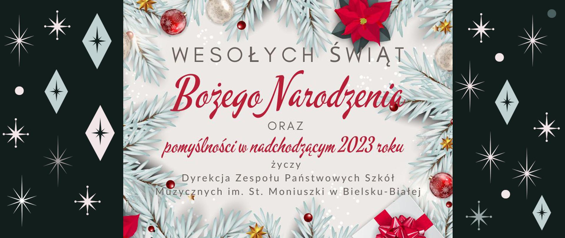 karka z życzeniami, w tle ozdoby choinkowe: bombki, gwiazdki, białe choinki, na środku czerwono szary napis Wesołych Świąt Bożego Narodzenia oraz pomyślności w nadchodzącym 2023 roku życzy Dyrekcja ZPSM im. S. Moniuszki w Bielsku-Białej, po prawej i lewej gwiazdy ozdobne w różnych kształtach na szarym tle.