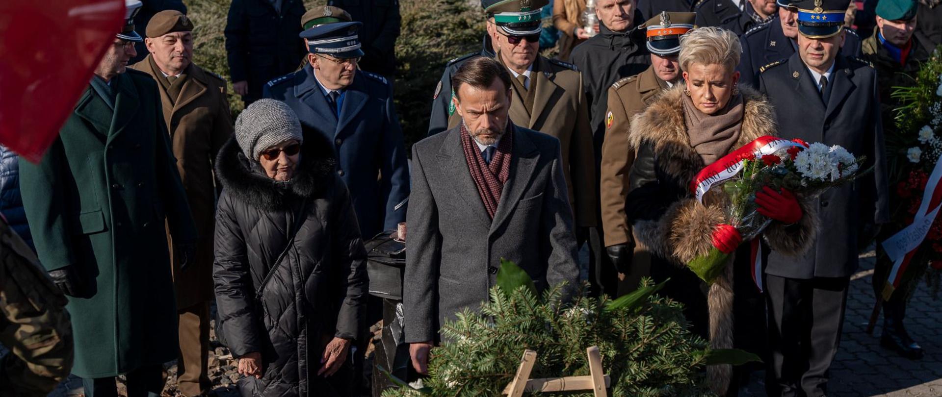 Uroczystości pod Pomnikiem-Grobem Nieznanego Sybiraka w Białymstoku, w 85. rocznicę pierwszej sowieckiej deportacji obywateli polskich na Sybir